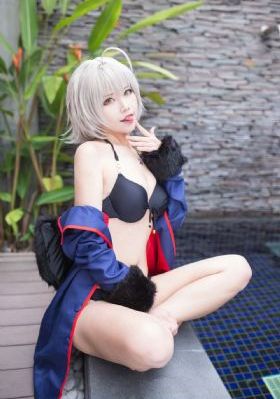 欧美性交免费看和三个黑人_720完整视频观看